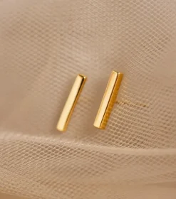 Syster P Strict Plain Bar Örhängen Guld
