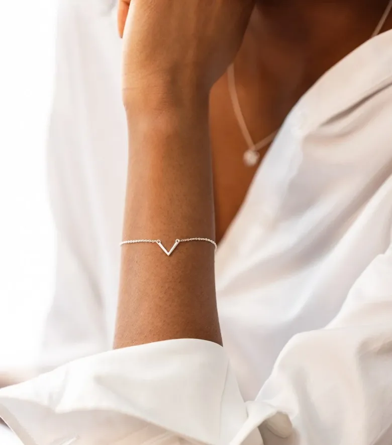 Syster P Strict Plain V Armband Silver (Mega kampanj)