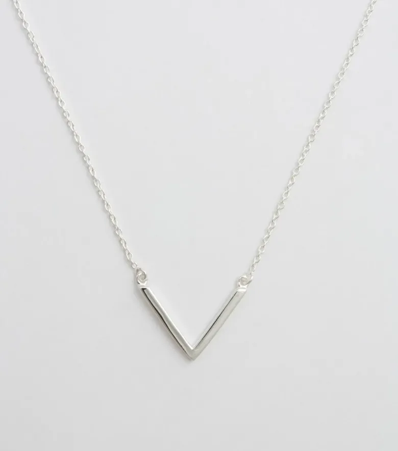 Syster P Strict Plain V Halsband Silver