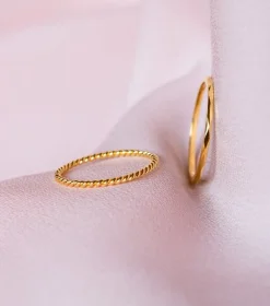 Syster P Tiny Twisted Ring Guld