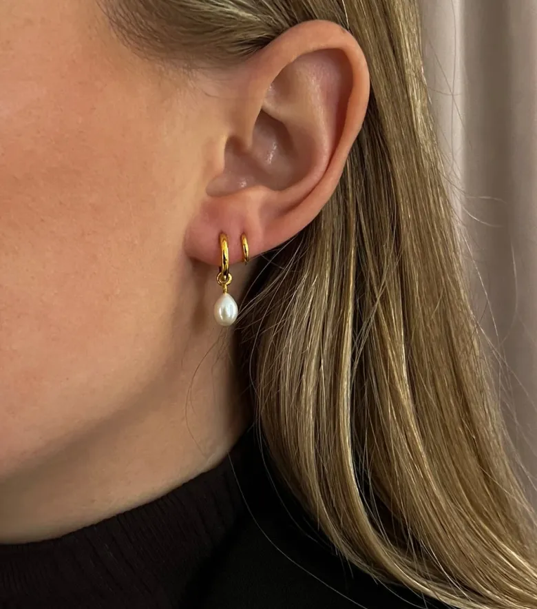 Syster P Treasure Pearl Hoop Guld