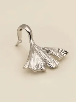 YLVA LI Embla Leaf Charm – Silver