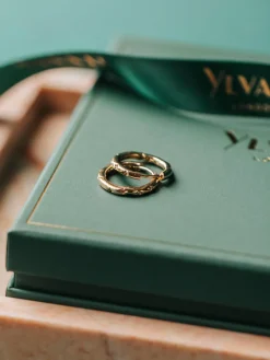 YLVA LI Petite Bertha Örhängen Light Champagne Guld 6031