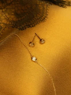 YLVA LI Stud Diamond Örhängen – Gold 8661