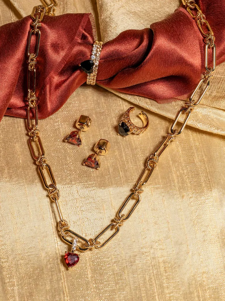 YLVA LI Venus stud Garnet – Guld